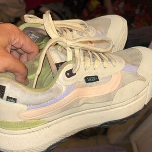 Vans Women's Cream and Green Sneakers MTE